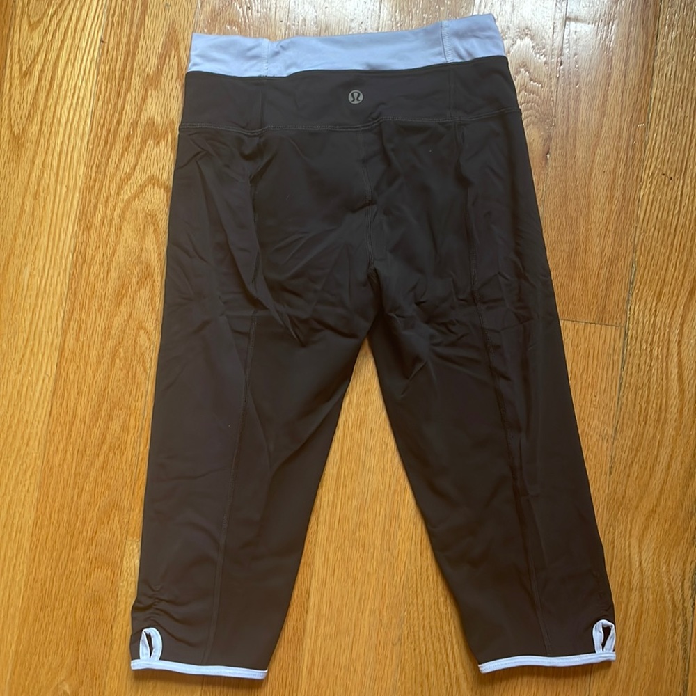Lulu lemon size 4 crop black legging
